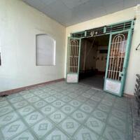 Nhà mặt tiền chợ