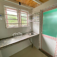 Phòng Có Máy Lạnh, Gác_Ở 3 Người - Ngay Đh Spkt, Ngân Hàng - Giờ Tự Do
