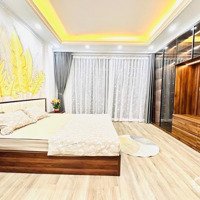 Trung Tâm Cầu Giấy- Nhà Xây Mới Tặng Full Nội Thát Đẹp Mê Ly- Chỉ 7.9 Tỷ