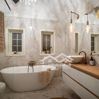 Siêu Vị Trí! 5 Tầng Thang Máy,Hẽm Xe Hơitrần Khánh Dư, Tđ, Q1 |4X11M| Hdt 50 Triệu/Th Vuông Vức Chỉ 15 Tỷ Tl
