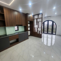 Bán Nhà Phân Lô- Vỉa Hè- Ô Tô Tải Tránh- Nhà Xây Mới- 7 Tầng Thang Máy- Mặt Tiền Rộng- Đồ Cơ Bản