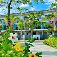 Bán Nhà Phố Suncasa Central Vĩnh Tân - Tân Uyên
1 Trệt 2 Lầu Bàn Giao Thôdiện Tíchđất 5X20 Giá Rẻ 2.9 Ty