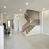 Bán Nhà Phố Suncasa Central Vĩnh Tân - Tân Uyên
1 Trệt 2 Lầu 4 Phòng Ngủ 4 Vệ Sinhđang Có Sẵn Hd Thuê 15. 5 Triệu/Th