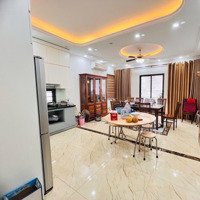 Hoa Hậu Chân Dài Ngọc Thụy- Lô Góc- Kinh Doanh- 5 Tầng Thang Máy- Dân Xây Kiên Cố- Full Công Năng.