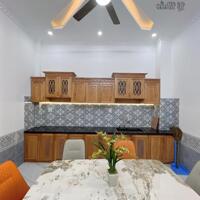 Nhà lầu rộng 4 phòng ngủ, đậu ô tô trong nhà - Gần đại học Cần Thơ