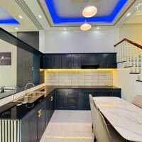 Nhà lầu xây mới 3 phòng ngủ, hẻm 65 đường Lê Hồng Phong