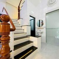 Nhà lầu xây mới 3 phòng ngủ, hẻm 65 đường Lê Hồng Phong