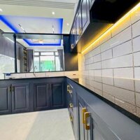 Nhà lầu xây mới 3 phòng ngủ, hẻm 65 đường Lê Hồng Phong