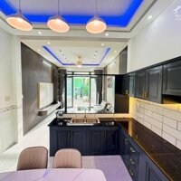 Nhà lầu xây mới 3 phòng ngủ, hẻm 65 đường Lê Hồng Phong