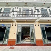 Nhà lầu xây mới 3 phòng ngủ, hẻm 65 đường Lê Hồng Phong