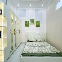 Nhà lầu rộng 4 phòng ngủ, gần trường đại học Y Dược Cần Thơ