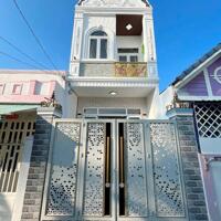 Nhà lầu rộng 4 phòng ngủ, gần trường đại học Y Dược Cần Thơ