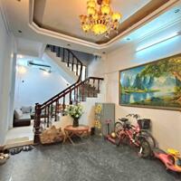 Bán nhà gần phố Chùa Láng, Đống Đa, 4 tầng dân xây, ngõ rộng, gần ô tô