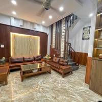 Bán Nhà Hoàng Đạo Thành Tx Oto 6 Tầng Thang Máy Full Nội Thất Kinh Doanh !!!