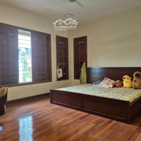Bán Toà Nhà Văn Phòng 9 Tầng Có Hầm Mặt Phố Trung Phụng Siêu Đẹp
 Diện Tích: 102M2*9Tầng,Mt: 6,7M,Giá:95,9Tỷ