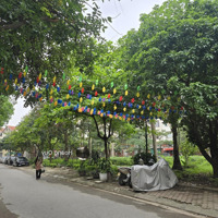 Bán Gấp Lk Làng Việt Kiều Châu Âu - Nguyễn Văn Lộc 79.5M2* 5 Tầng View Khuôn Viên Giá Bán 21.5 Tỷ