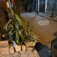 Bán Nhà Phân Lô Cao Cấp - Kim Đồng - Vỉa Hè Rộng - Ô Tô Tránh - Đẳng Cấp Giữa Lòng Thủ Đô