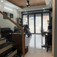 Chị Chủ. Nhà Mặt Tiền Dqh . P6. Kinh Doanh Buôn Bán. Nhà 1 Trệt 2 Lầu. Sân Thượng.diện Tích4 X 13