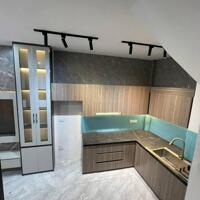 Bán nhà Tam Khương, Đống Đa 30m², 6 tầng ô chờ thang máy, vài bước ra phố 8.5 tỷ