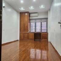Cho thuê nhà KD, VP kết hợp ở gđ, nhóm 271 Trương Định, 5 tầng x 32m2, 3PN, 4 WC, 12 Triệu