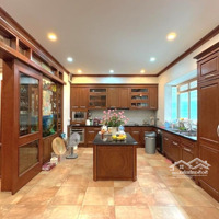 Bán Biệt Thự Sân Vườn Tây Hồ Phố Võng Thị Kề Bên Hồ Tây 152M2 Nhỉnh 30 Tỷ