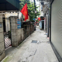 Vừa Bán Vừa Tặng Căn Nhà 2.5 Tầng Đủ Công Năng Với 3P Ngủ Tại Ngõ 94 Thượng Thanh, Lb