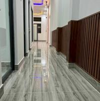 BÁN NHÀ MỚI CÓ SÂN ĐẬU Ô TÔ SAU ĐỀN THỜ PHẠM HÙNG, LONG PHƯỚC (GIÁP P4 TPVL)