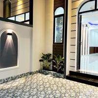 BÁN NHÀ MỚI CÓ SÂN ĐẬU Ô TÔ SAU ĐỀN THỜ PHẠM HÙNG, LONG PHƯỚC (GIÁP P4 TPVL)