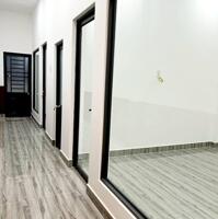 BÁN NHÀ MỚI CÓ SÂN ĐẬU Ô TÔ SAU ĐỀN THỜ PHẠM HÙNG, LONG PHƯỚC (GIÁP P4 TPVL)