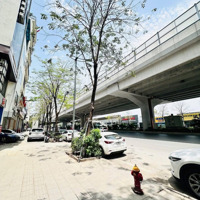 Nhà Mặt Phố Phạm Văn Đồng-Bắc Từ Liêm 67M*4 Tầng,Mt5M,Oto Dừng Đỗ,Vỉa Hè Đá Bóng,Kinh Doanh Đa Dạng