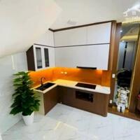 Nhà Đẹp Gần Đường Lĩnh Nam, Hoàng Mai 30m, 5 tầng, mt 4.6m, giá 5.8 tỷ.