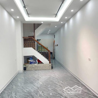 Bán Gấp Nhà Phố Pháo Đài Láng Đống Đa -Diện Tích40M2 X 4 Tầng - Giá Bán 8 Tỷ - Ngõ Ô Tô Tránh - Ở Ngay