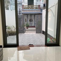 Bán Nhà Mới Xây Nhà Rộng Có Sân Đậu Oto Kế Chợ Bình Thủy Lộ Nhựa 7M Sổ Hoàn Công Giá Chính Chủ
