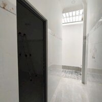 NHÀ MỚI 1 TRỆT 1 LẦU GẦN VÒNG XOAY SỐ 2 KHU MINH LINH PHƯỜNG 5 VĨNH LONG
