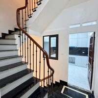 Bán nhà Nguyễn Lương Bằng trước nhà thoáng dân xây nhà đẹp ở luôn 2 thoáng 31m giá 6.8  tỷ ( có TL ).