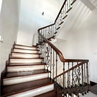 Duy Nhất Nhà Mình Cho Thuê Gấp Nhà Lô Góc, Mới, Nhà Hàng, Kinh Doanh, Vp, 95M2 5T, Giảng Võ, 30 Tr