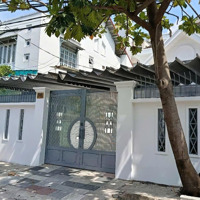 Biệt Thự Rộng 700M Full Nội Thất Sân Vườn Gara Xe Ở Hoặc Làm Vp Đều Ok