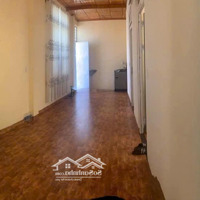 Nhà Nguyên Căn 3 Phòng Ngủ Gần Nhà Thờ Bạch Đằng, 8 Triệu/Th, Đường Rộng, Bằng Phẳng Dễ Đi.