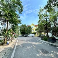 Bán biệt thự khu đô thị Đặng Xá-Gia Lâm, 225m2,4 tầng 2 mặt tiền  view vườn hoa