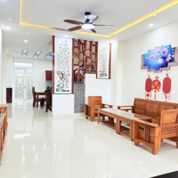 Nhà 3 Tầng , Full Nội Thất, Đã Có Sổ Hồng, Đối Diện Cụmtrung Tâm Thương Mại, Gần Công Viên , Giá Cực Tốt