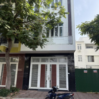 Nhà 3 Tầng , Full Nội Thất, Đã Có Sổ Hồng, Đối Diện Cụmtrung Tâm Thương Mại, Gần Công Viên , Giá Cực Tốt