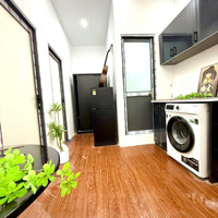 Căn Hộ 2 Phòng Ngủ Có Ban Công Gần Công Viên Lê Thị Riêng, Trung Tâm Quận 10