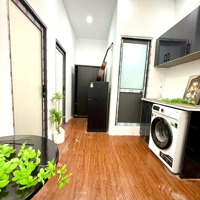 Căn Hộ 2 Phòng Ngủ Có Ban Công Gần Công Viên Lê Thị Riêng, Trung Tâm Quận 10