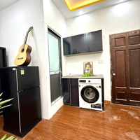 Căn Hộ 2 Phòng Ngủ Có Ban Công Gần Công Viên Lê Thị Riêng, Trung Tâm Quận 10