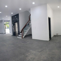 Nhà Phố Nguyên Căn Cho Thuê 35 Triệu/Tháng Diện Tích 445M2 . Gần Trường Học Vinschool