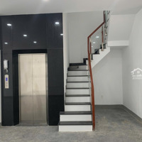 Nhà Phố Nguyên Căn Cho Thuê 35 Triệu/Tháng Diện Tích 445M2 . Gần Trường Học Vinschool