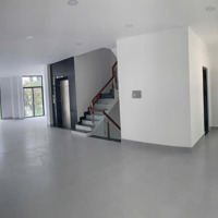 Nhà Phố Nguyên Căn Cho Thuê 35 Triệu/Tháng Diện Tích 445M2 . Gần Trường Học Vinschool