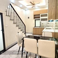 Nhà Đẹp 34M2 - Giá Tốt Hơn 7 Tỷ - Pháp Lý Sạch - Vị Trí Phố Hào Nam - Ngõ Ba Gác Thông Tứ Phía