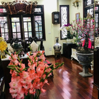 Bán Nhà Phân Lô Trần Quốc Hoàn 55M2 5 Tầng Lô Góc 3 Thoáng Ngõ Thông Ô Tô Vào Nhà Giá Bán 19.5 Tỷ