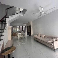 Cho Thuê Nhà Phố Liền Kề 5Pn 5 Vệ Sinh Có Sân Thượng Và Sân Trước Nhà Rộng Rãi.